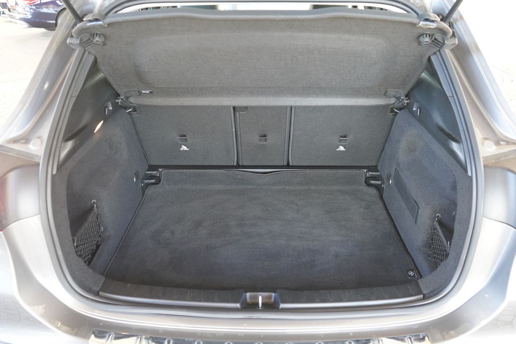 Mercedes-Benz GLA 180 2023