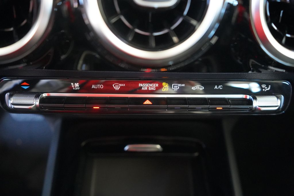 Mercedes-Benz GLA 180 2023