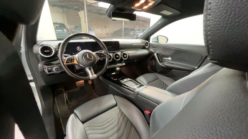 Mercedes-Benz A 180 2024