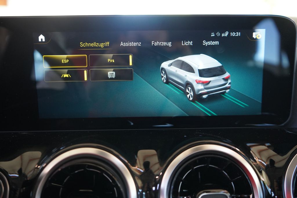 Mercedes-Benz GLA 180 2023