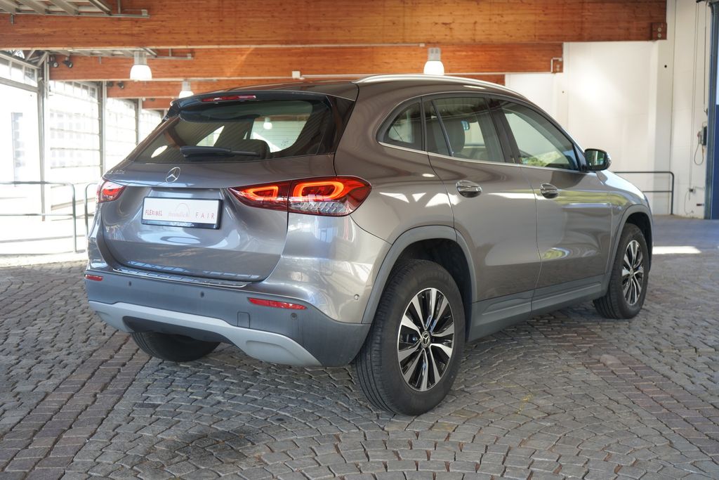 Mercedes-Benz GLA 180 2023