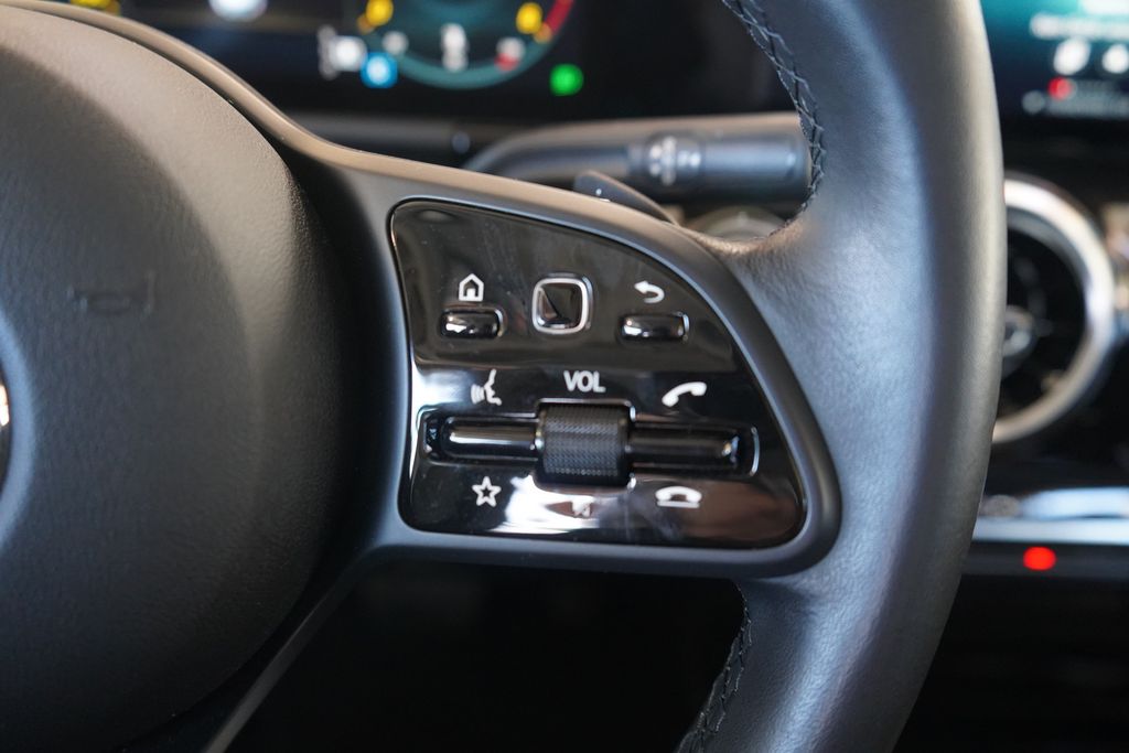 Mercedes-Benz GLA 180 2023