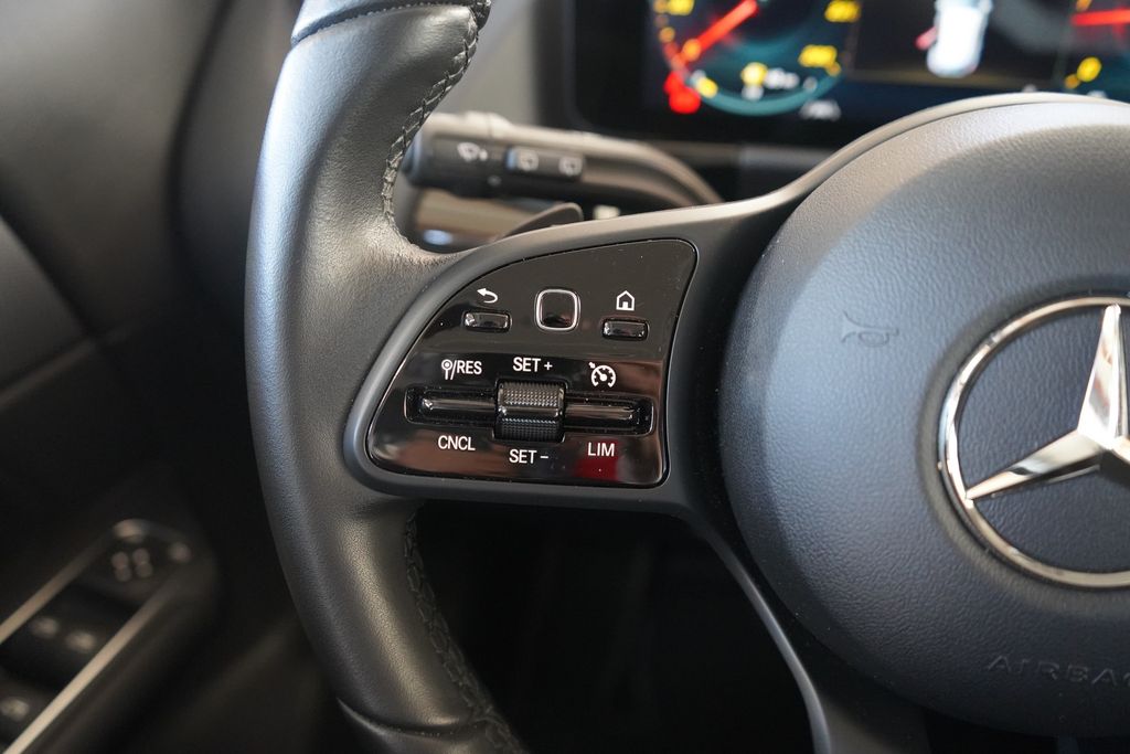 Mercedes-Benz GLA 180 2023