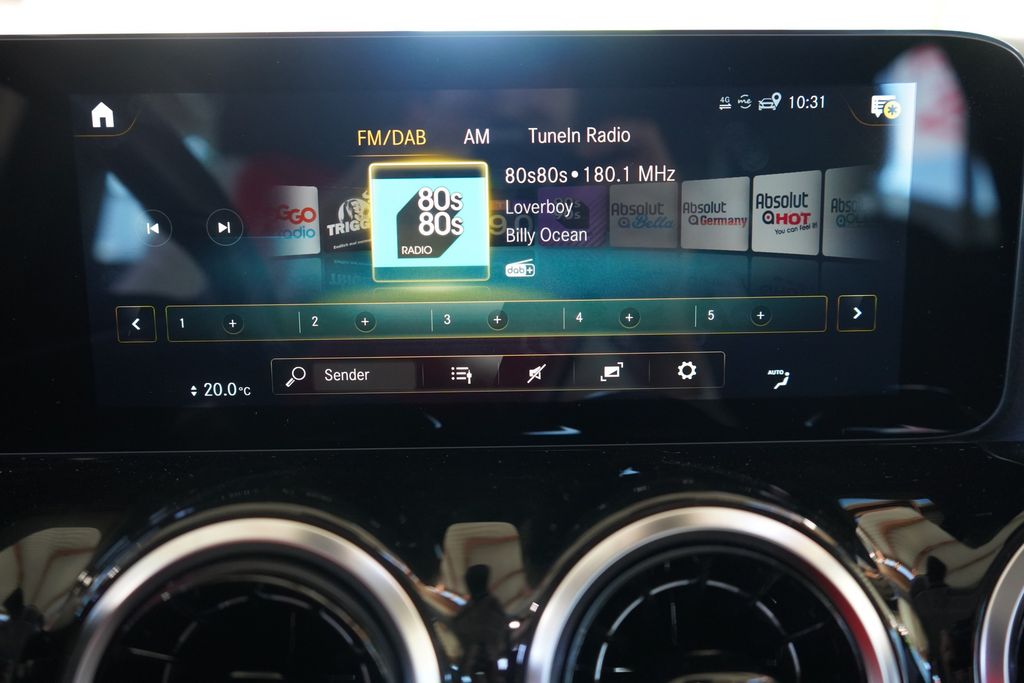 Mercedes-Benz GLA 180 2023