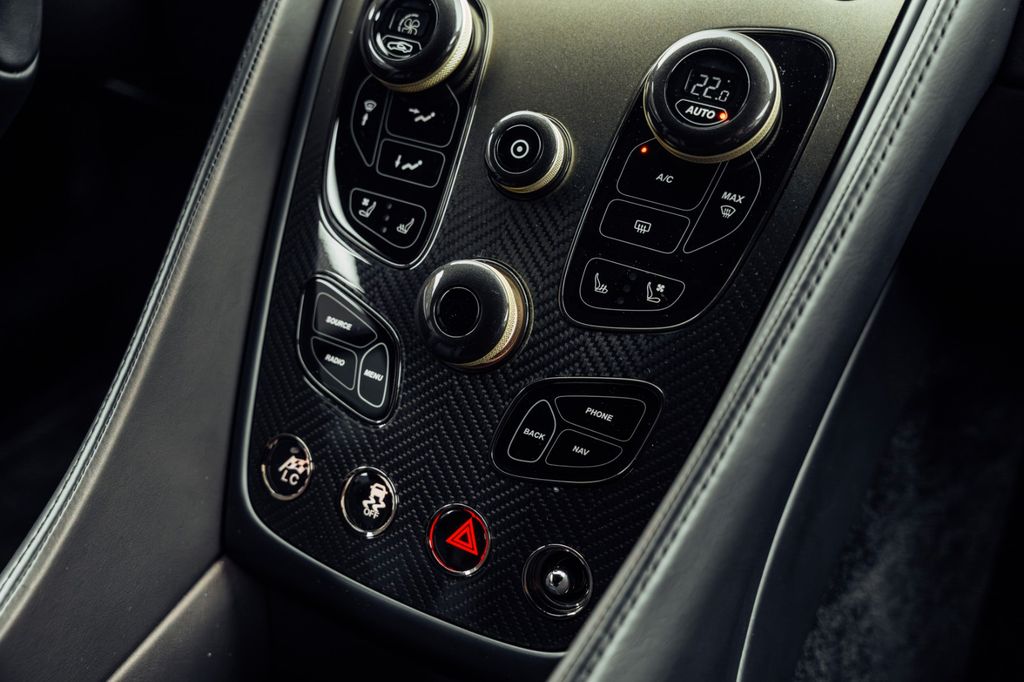 Aston Martin Vanquish 2017