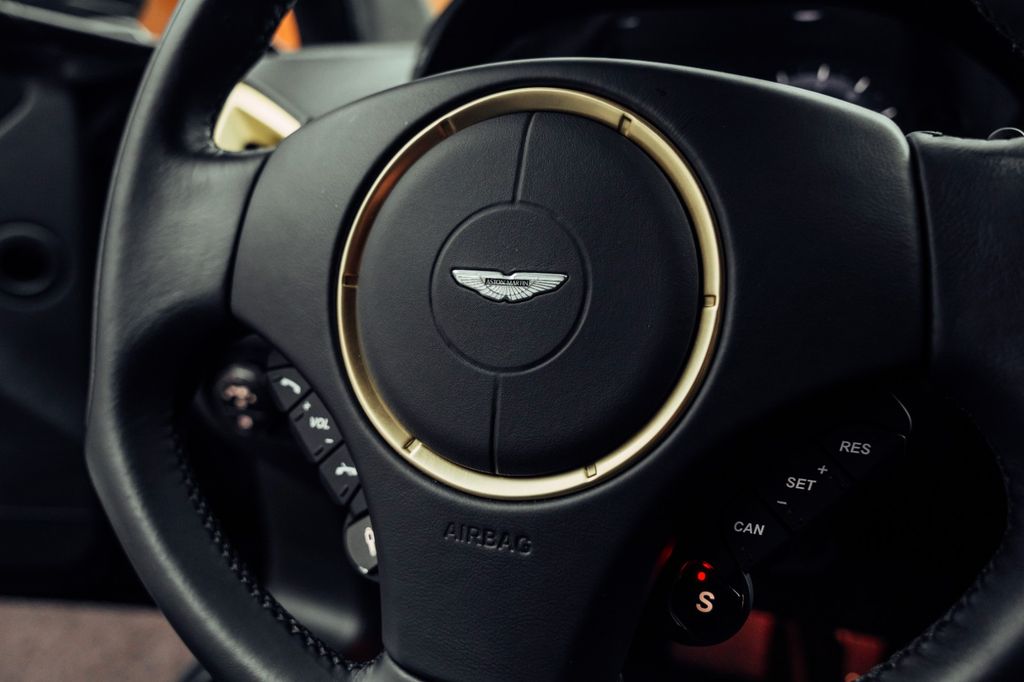 Aston Martin Vanquish 2017