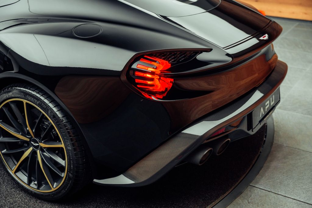 Aston Martin Vanquish 2017