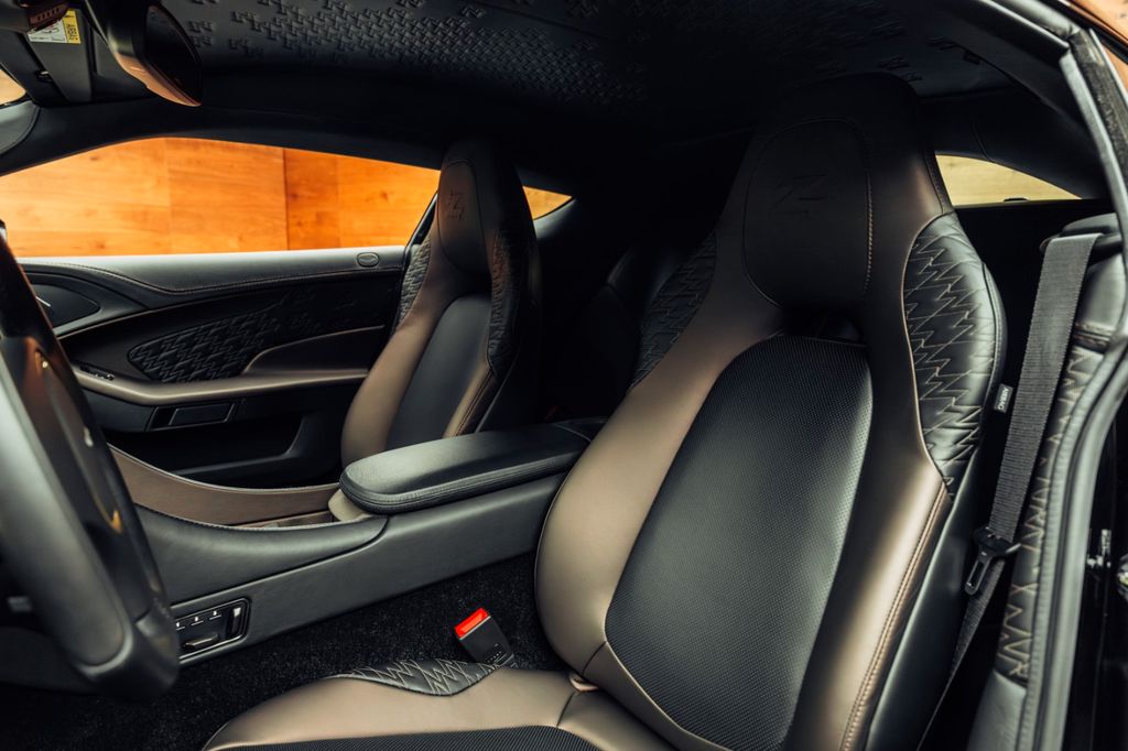 Aston Martin Vanquish 2017