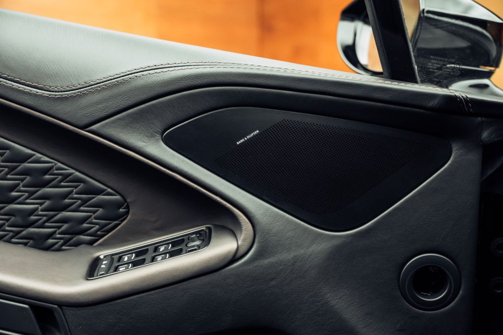 Aston Martin Vanquish 2017