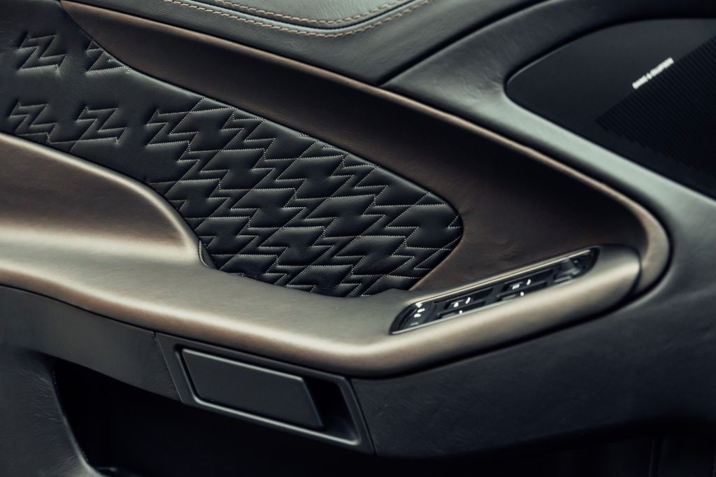 Aston Martin Vanquish 2017