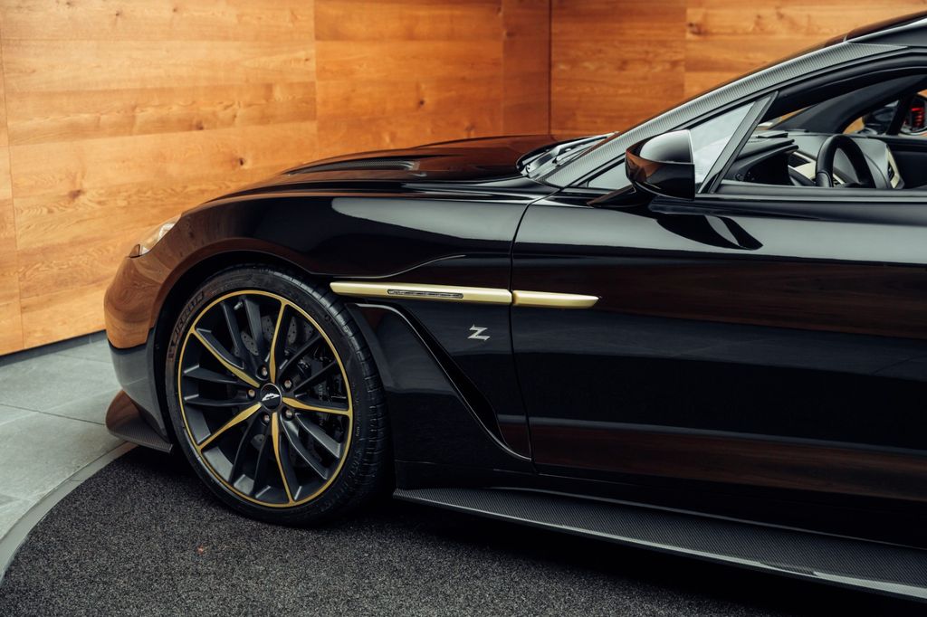 Aston Martin Vanquish 2017