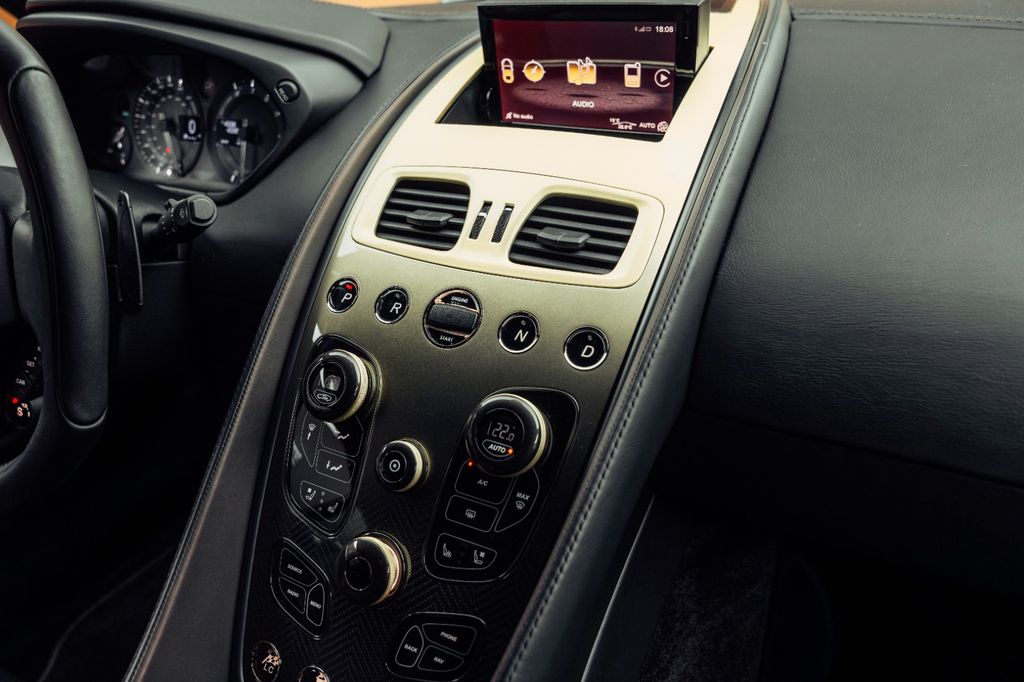 Aston Martin Vanquish 2017