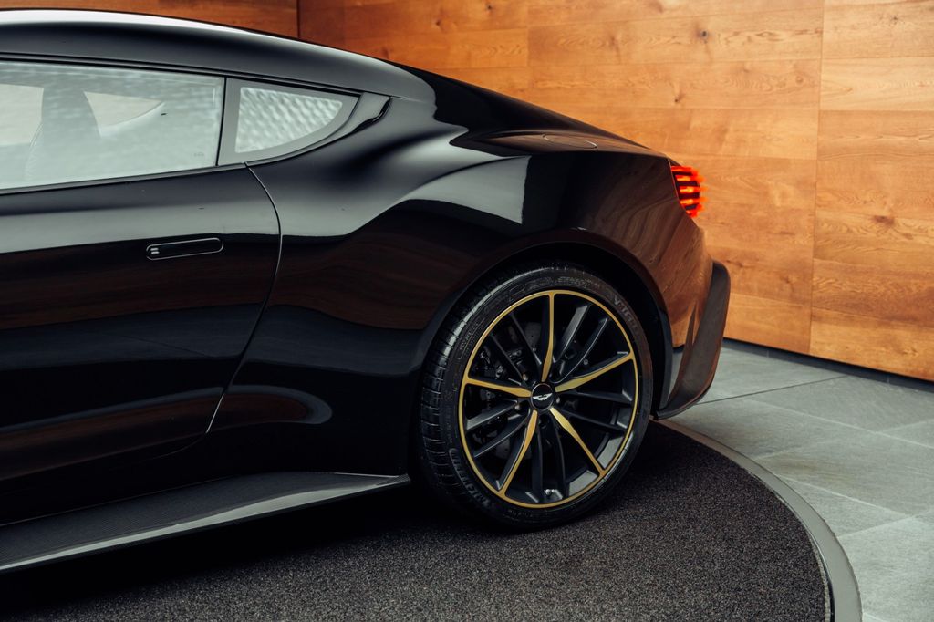 Aston Martin Vanquish 2017