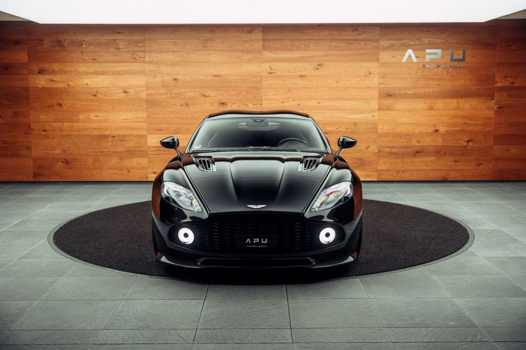 Aston Martin Vanquish 2017