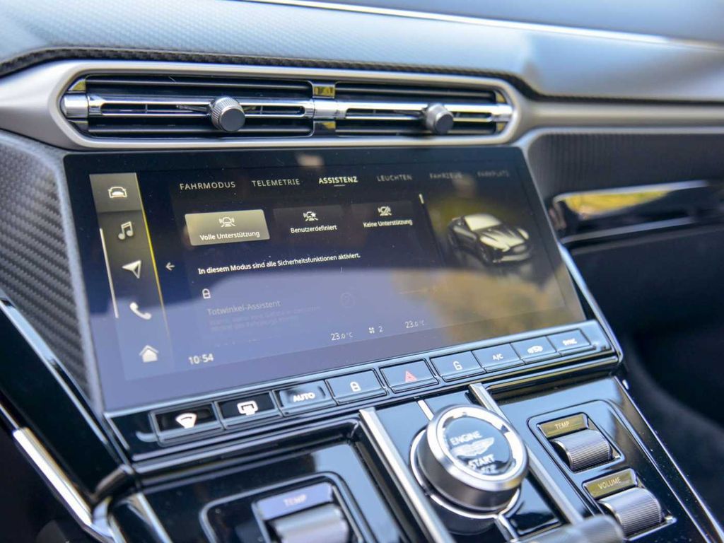 Aston Martin V8 Vantage 2025