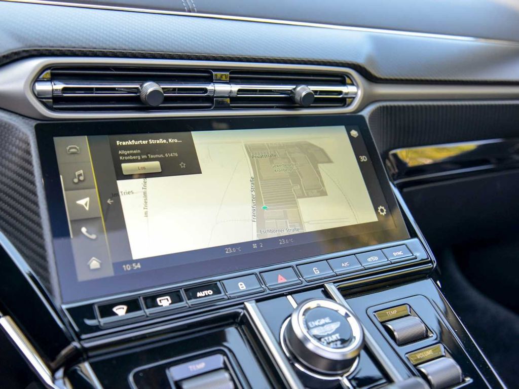 Aston Martin V8 Vantage 2025