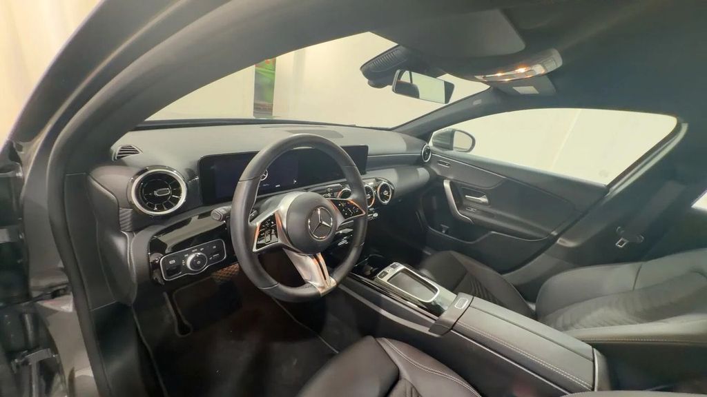 Mercedes-Benz A 180 2024