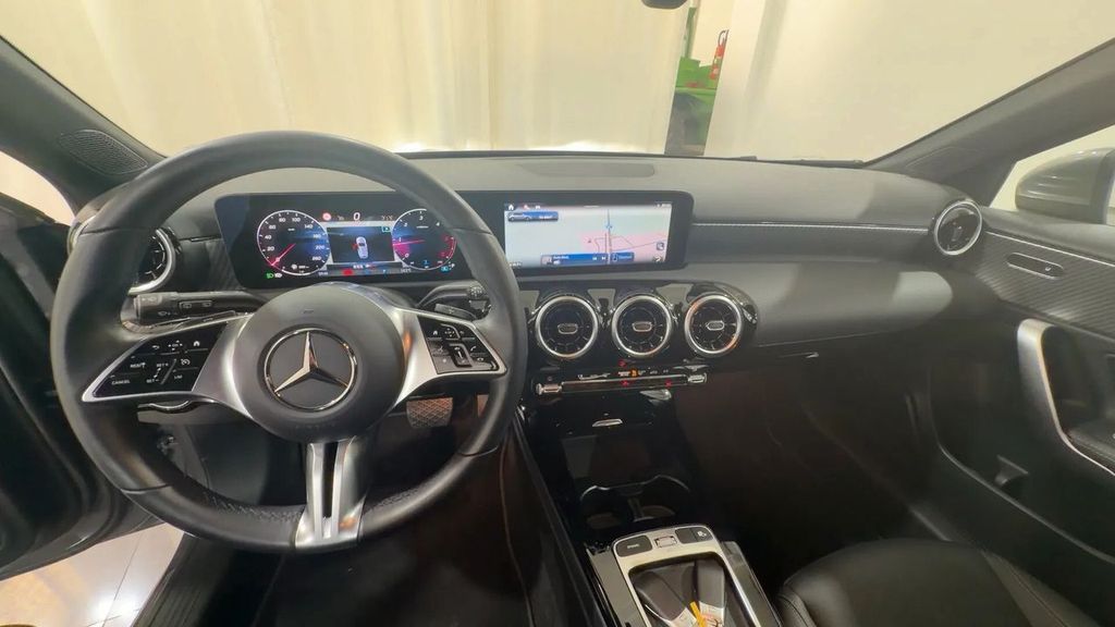 Mercedes-Benz A 180 2024