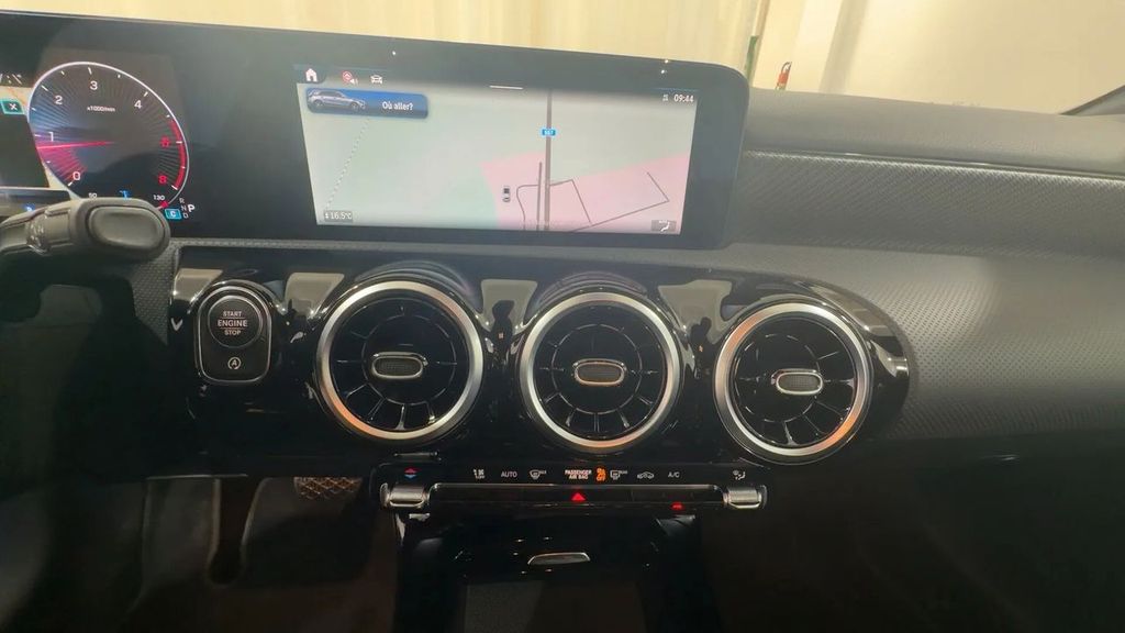 Mercedes-Benz A 180 2024