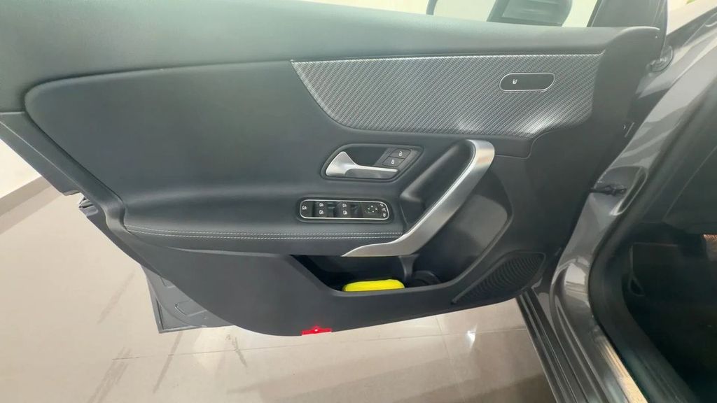 Mercedes-Benz A 180 2024