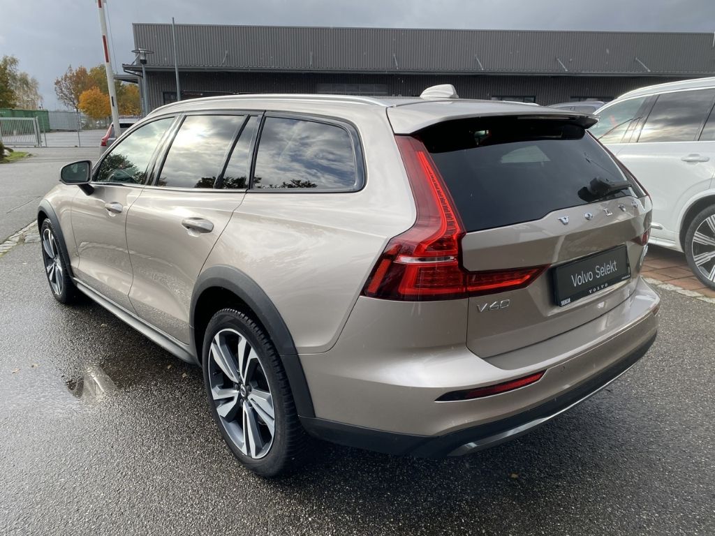 Volvo V60 Cross Country 2023