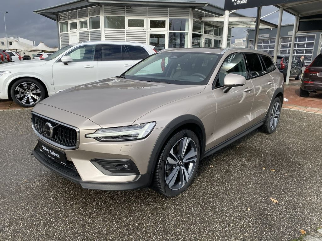 Volvo V60 Cross Country 2023