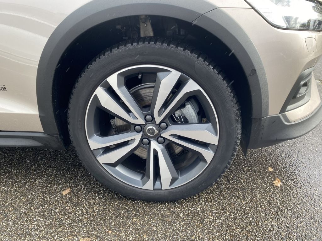 Volvo V60 Cross Country 2023