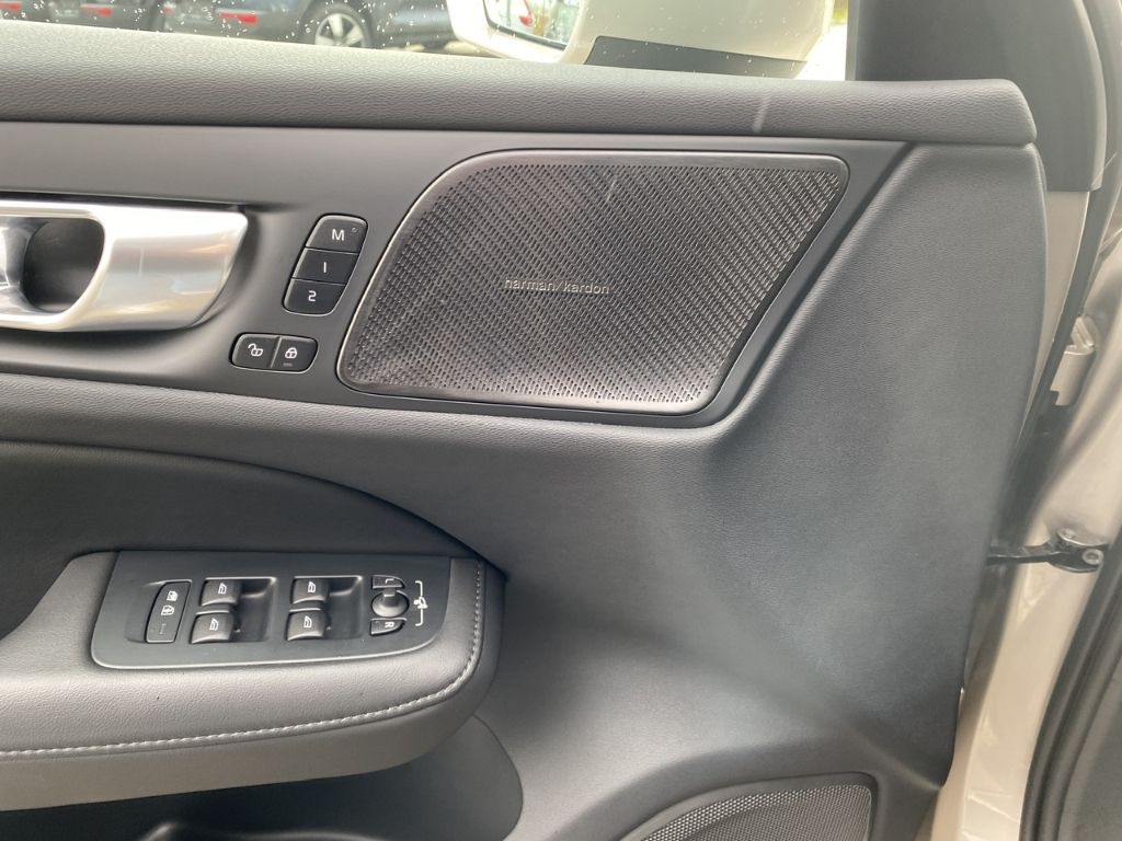 Volvo V60 Cross Country 2023