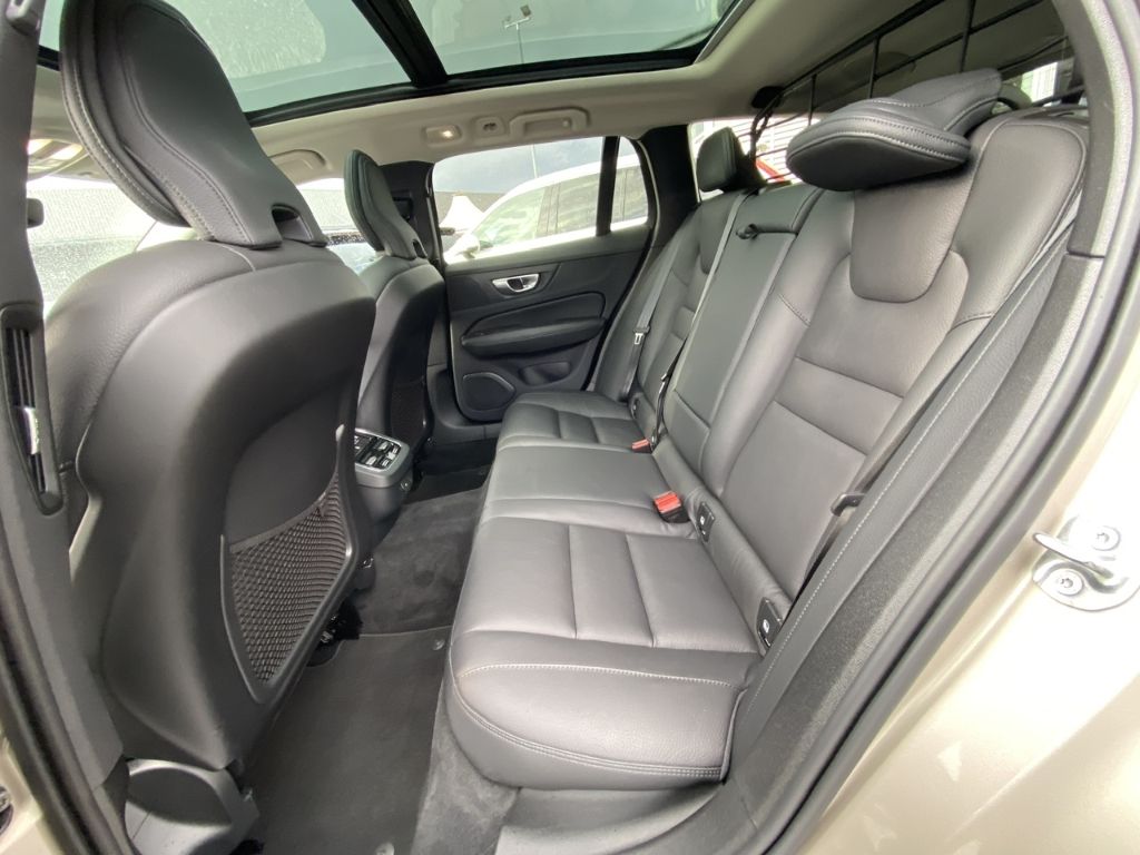 Volvo V60 Cross Country 2023