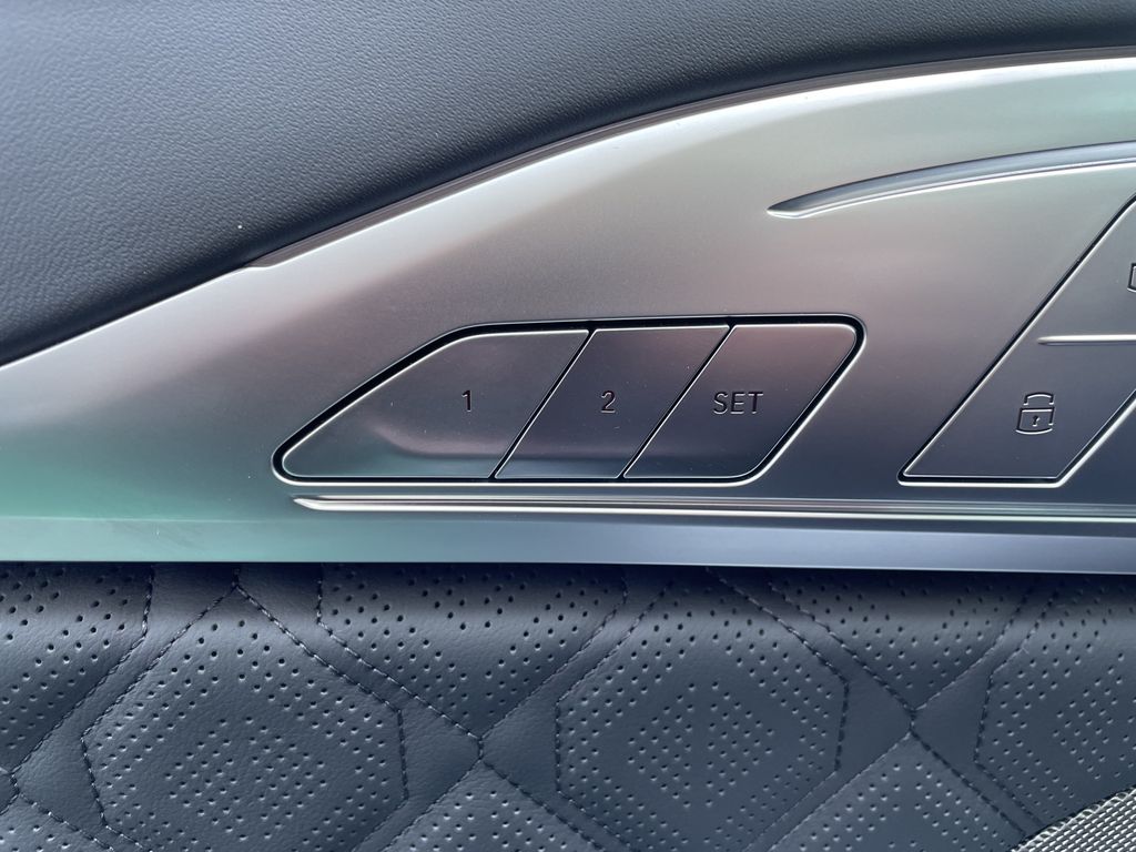 BMW M8 2025