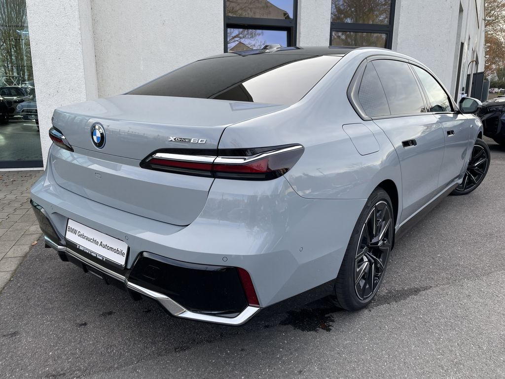 BMW i7 2024
