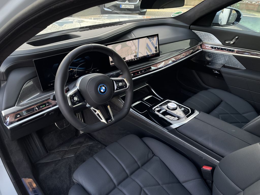 BMW i7 2024