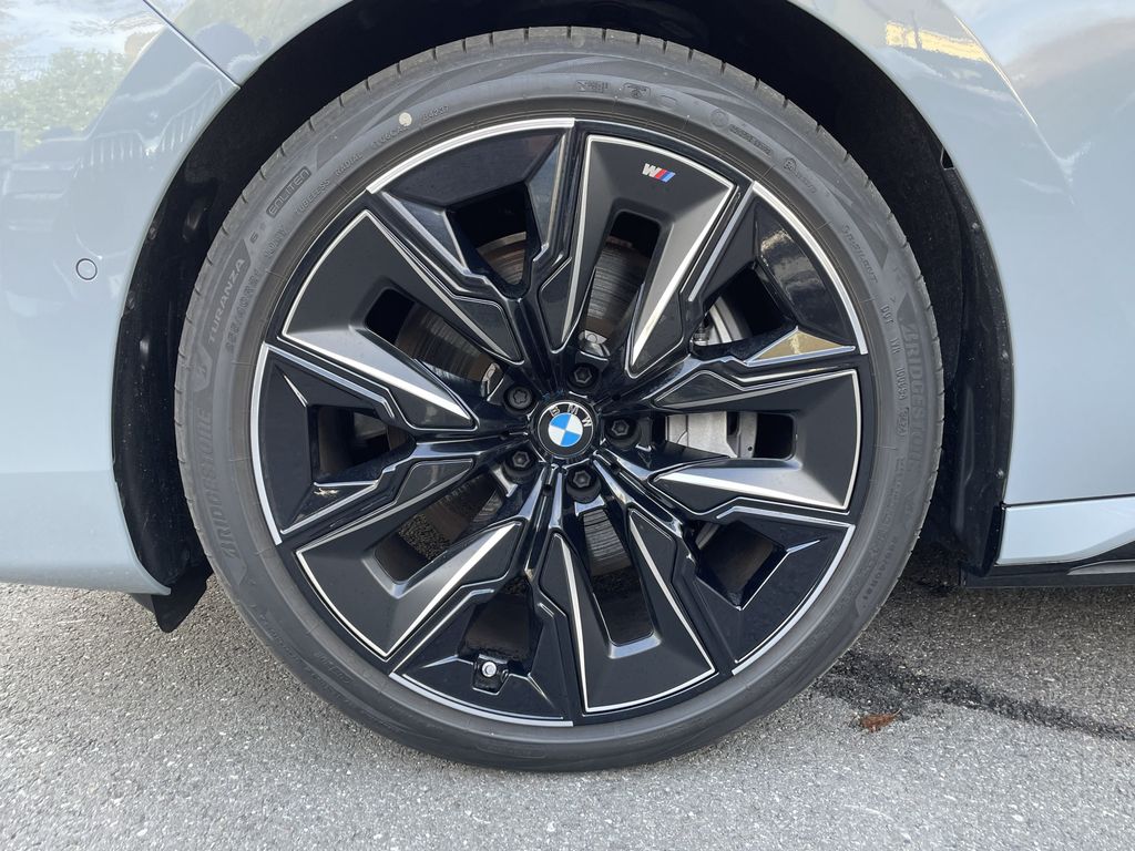 BMW i7 2024