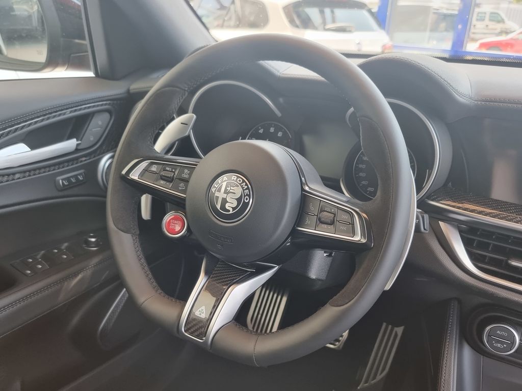 Alfa Romeo Stelvio 2023