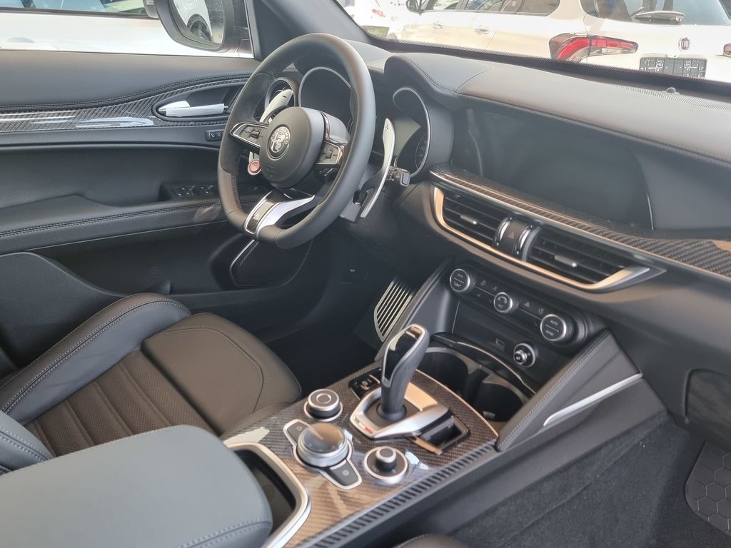 Alfa Romeo Stelvio 2023