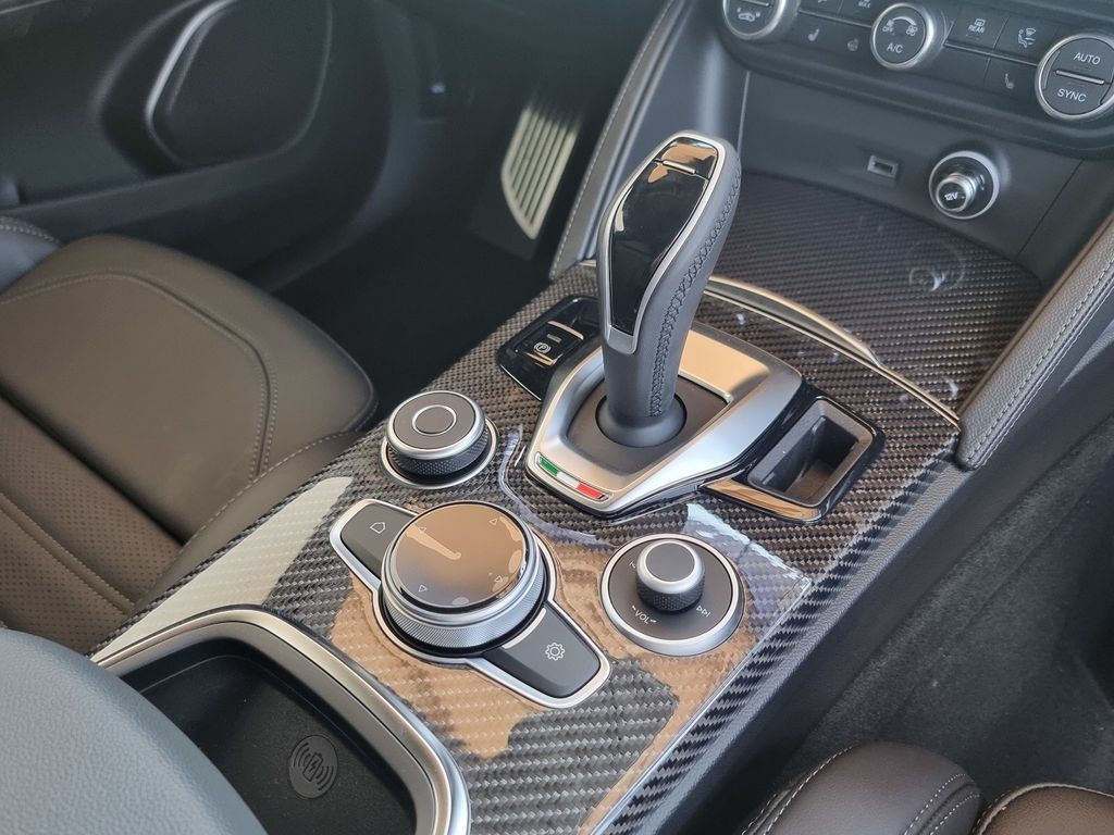 Alfa Romeo Stelvio 2023