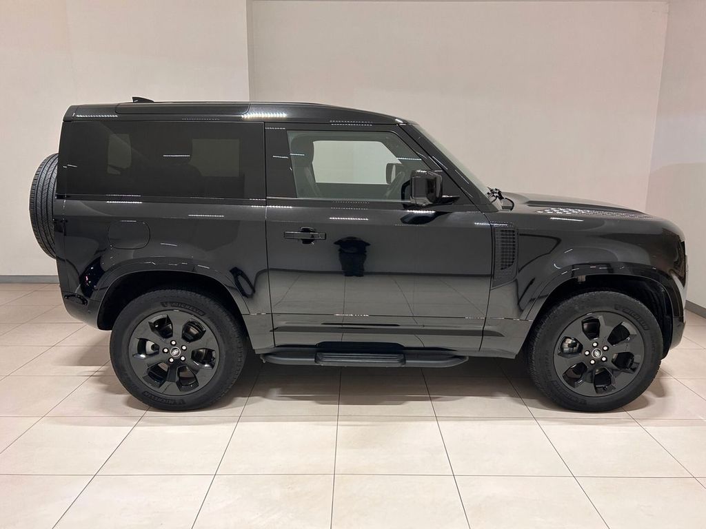Land Rover Defender 2025