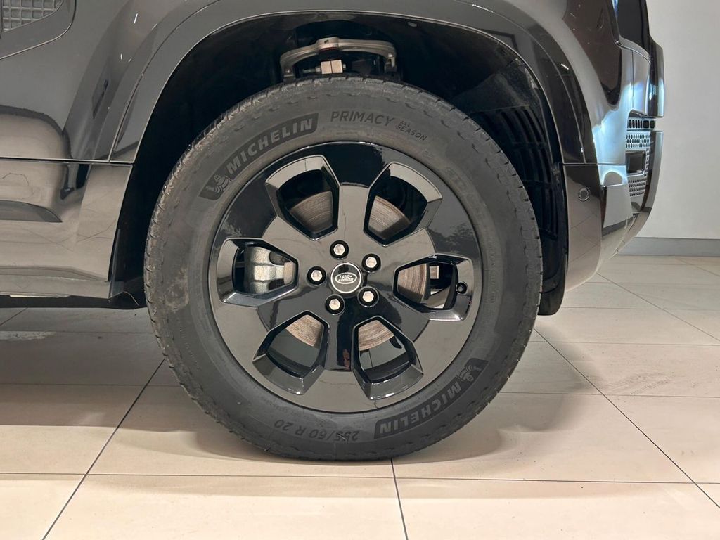 Land Rover Defender 2025