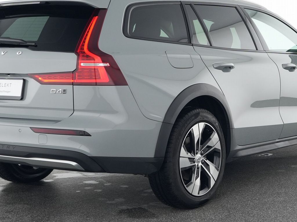 Volvo V60 Cross Country 2023