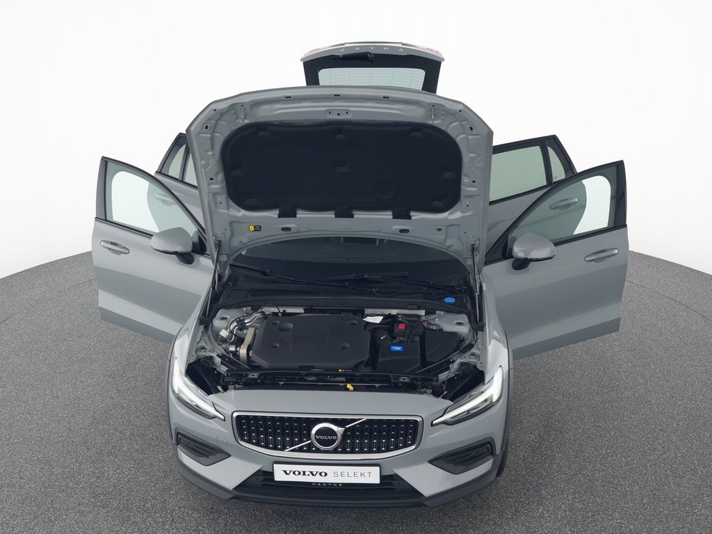Volvo V60 Cross Country 2023
