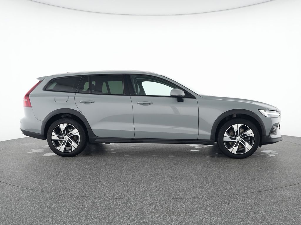Volvo V60 Cross Country 2023