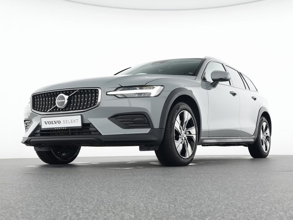 Volvo V60 Cross Country 2023