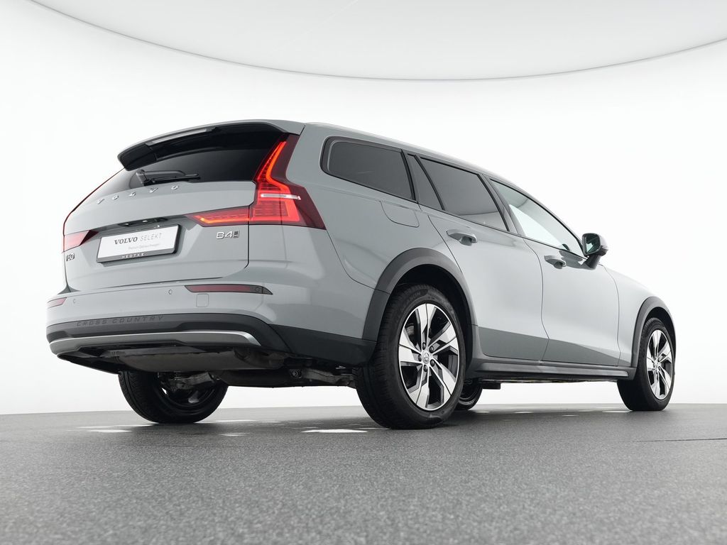 Volvo V60 Cross Country 2023
