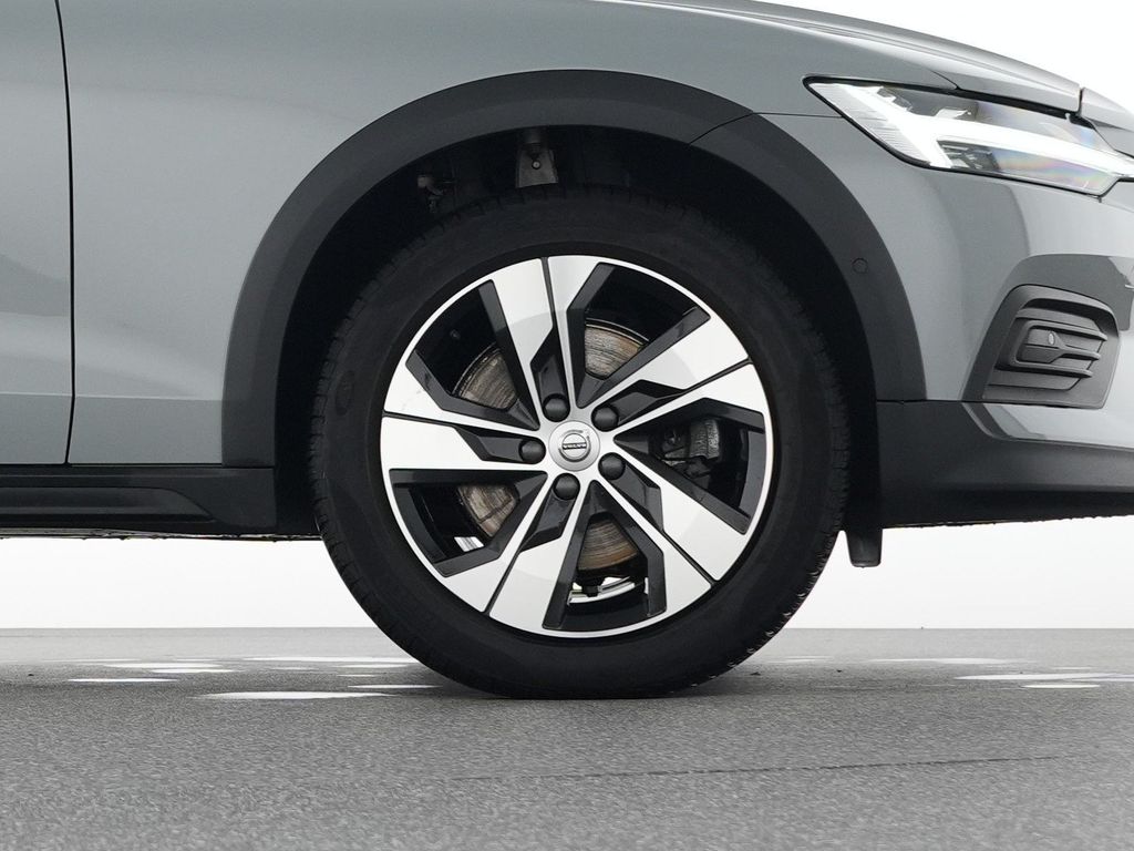 Volvo V60 Cross Country 2023