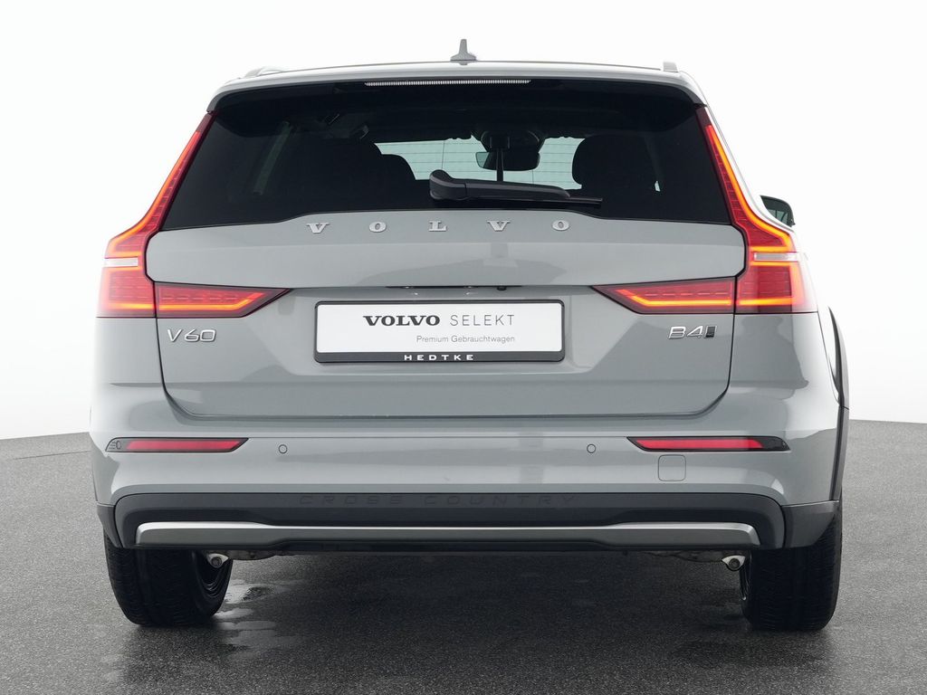 Volvo V60 Cross Country 2023