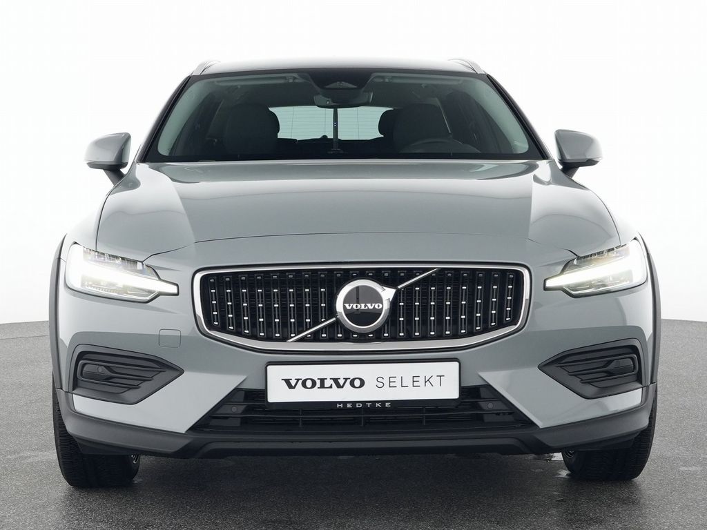 Volvo V60 Cross Country 2023