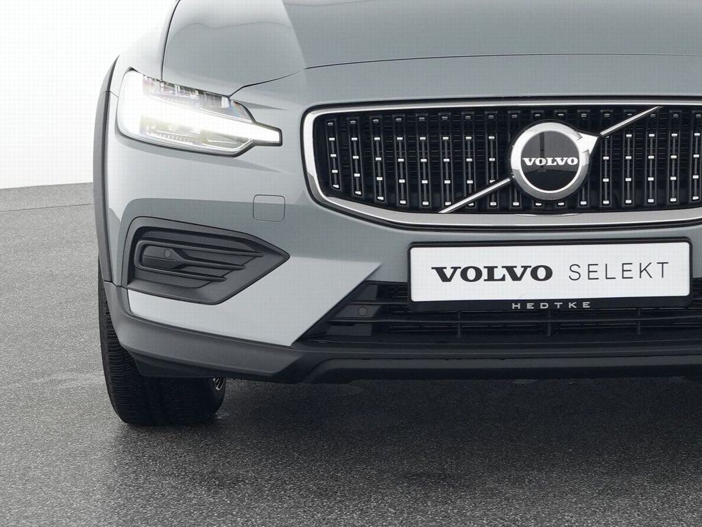Volvo V60 Cross Country 2023