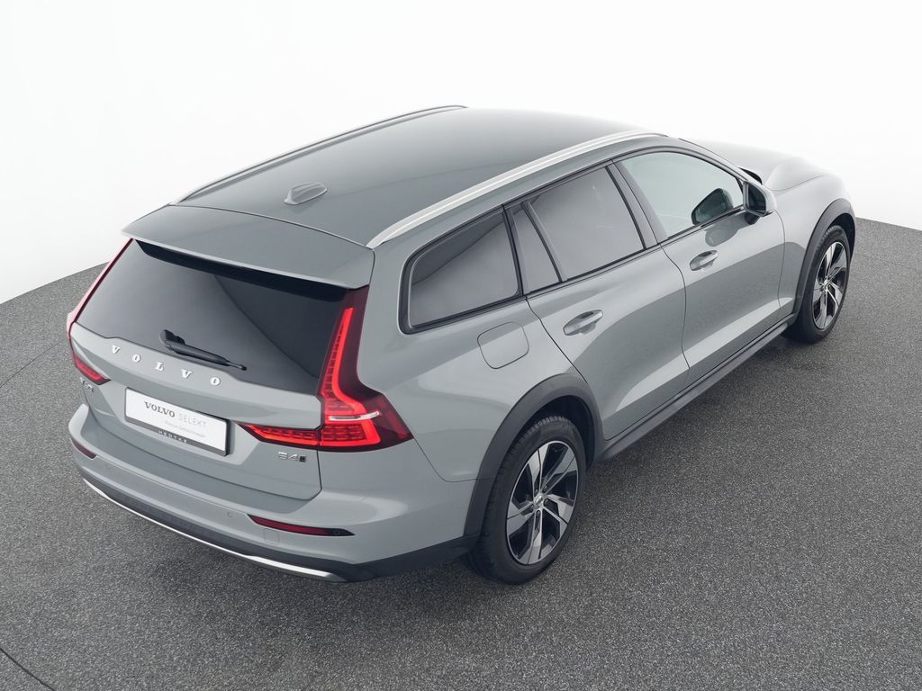 Volvo V60 Cross Country 2023