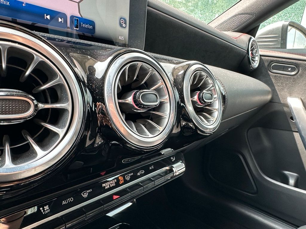 Mercedes-Benz CLA 200 2024