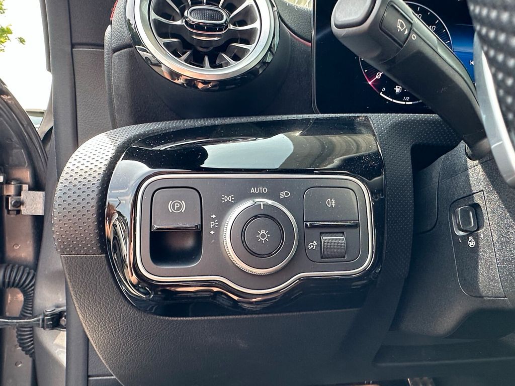 Mercedes-Benz CLA 200 2024